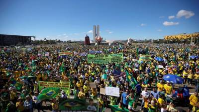 Milhares de manifestantes apoiam ministro da justiça brasileiro Sérgio Moro