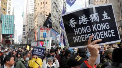 Milhares de manifestantes pró-democracia em Hong Kong protestam contra Governo