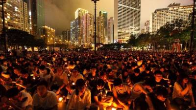 Milhares de pessoas em Hong Kong assinalam massacre de Tiananmen
