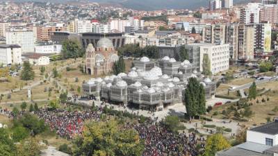 Milhares de pessoas protestam no Kosovo contra plano presidencial para mudar fronteiras