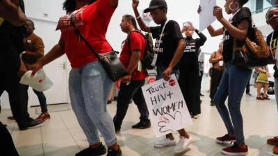Milhares manifestam-se em Amesterdão para contestar falta de financiamento contra sida