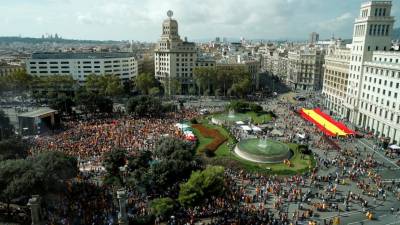 Milhares manifestam-se em Barcelona contra o movimento separatista