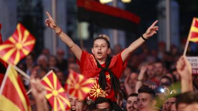 Milhares manifestam-se na Macedónia contra mudança de nome do país