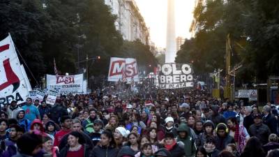 Milhares na Argentina marcham para apoiar Governo de Macri e contra regresso de Kirchner