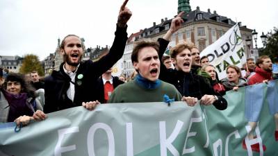 Milhares pedem em Copenhaga acções concretas contra crise climática