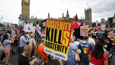 Milhares protestam nas ruas de Londres contra austeridade do Governo britânico