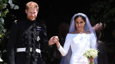 Milhares saúdam Harry e Meghan em cortejo pelas ruas de Windsor
