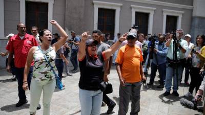 Militares ameaçam jornalistas que tentam aceder à Assembleia Nacional da Venezuela