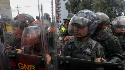 Militares e chavistas agrediram deputados junto do Supremo Tribunal da Venezuela
