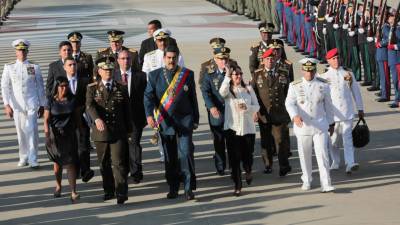 Militares proibidos de circular de noite nas cidades da Venezuela