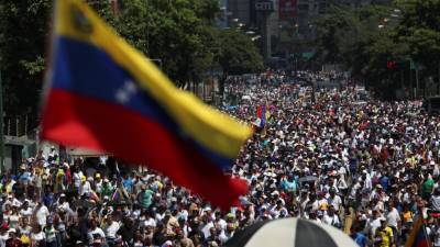 Militares reprimem protesto da oposição venezuelana causando 30 feridos