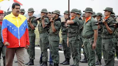 Militares venezuelanos alertados para não viajarem de noite e limitarem uso de uniforme