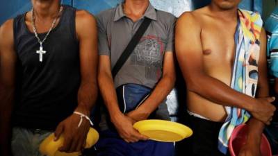 Militares venezuelanos ocupam bairro após protestos por falta de alimentos