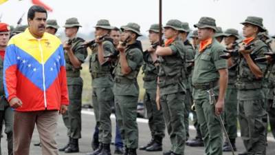 Militares venezuelanos reforçam bloqueio a entrada de ajuda humanitária vinda dos EUA