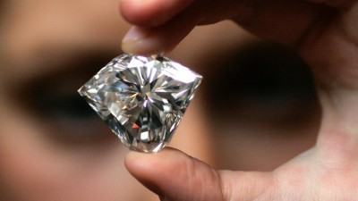 Mina angolana com diamantes que valem mais de 4.000 euros por quilate