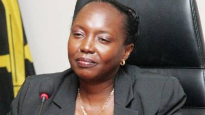 Ministra da Saúde ordena inquérito a morte de paciente na via pública em Luanda