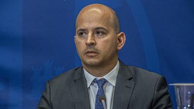 Ministro das Finanças diz que Estado poderia intervir no Novo Banco “enquanto accionista”