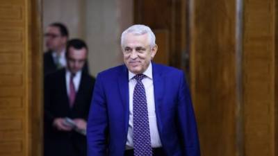 Ministro romeno compara incineração de porcos a campo nazi de Auschwitz