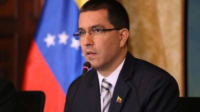 Ministro venezuelano chama diplomatas e exige respeito da comunidade internacional
