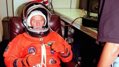 Morreu John Glenn, primeiro astronauta dos EUA a dar a volta à Terra