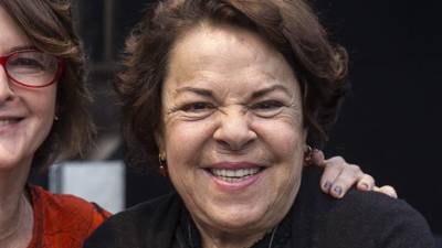 Morreu Miúcha, cantora e compositora brasileira irmã de Chico Buarque e ex-mulher de João Gilberto