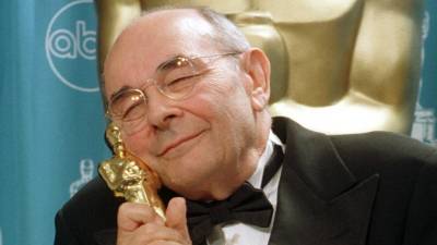 Morreu realizador de “Serenata à Chuva” Stanley Donen aos 94 anos