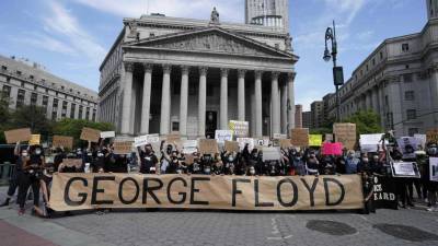 Morte de Floyd trouxe maior consciência sobre racismo e está a levar ao revisionismo