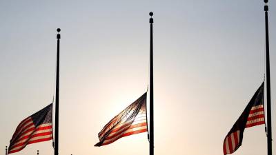 Morte de John McCain suscita expressões de pesar de vários países