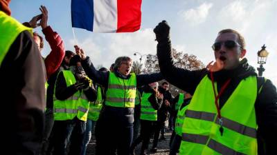 Movimento “coletes amarelos” promete bloquear Paris no próximo sábado