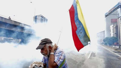 Mulher de 23 anos é a segunda vítima mortal de protestos anti-Maduro