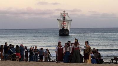 Multidão assistiu ao desembarque de Colombo no Porto Santo