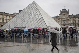 Museu do Louvre reabriu portas depois de ataque