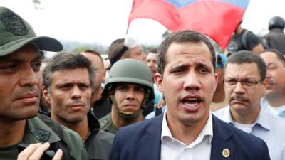 México pede “solução pacífica” após apelo de Guaidó