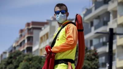 Nadadores-salvadores devem privilegiar salvamento “sem entrar na água”