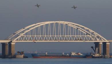 NATO pede “contenção” à Rússia e reabertura de estreito