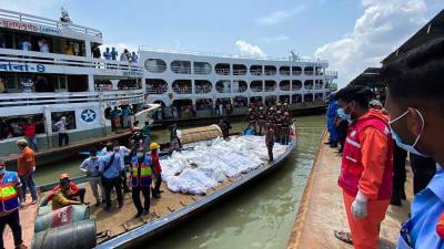 Naufrágio de ferry no Bangladesh faz pelo menos 17 mortos