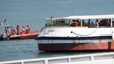 Navio Open Arms com 60 migrantes chegou a Barcelona