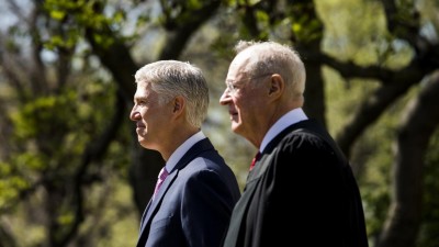 Neil Gorsuch toma posse como juiz do Supremo Tribunal dos EUA