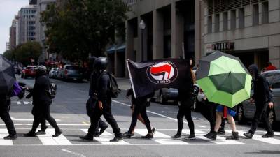 Neonazis concentram-se na capital dos EUA um ano após incidentes de Charlottesville