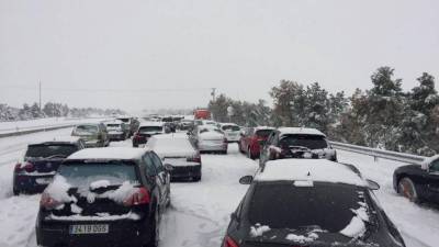 Neve em Espanha corta auto-estrada e obriga mais de 100 pessoas a abrigarem-se