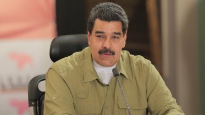 Nicolás Maduro decreta estado de emergência económica