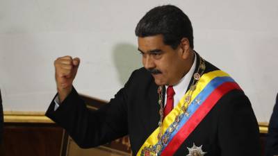 Nicolás Maduro presta juramento e anuncia libertação de presos políticos