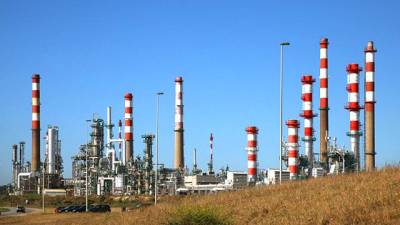 Ninguém está a carregar ou a descarregar combustível na refinaria de Matosinhos