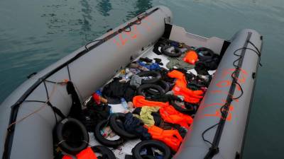 Número de migrantes desaparecidos em naufrágio no Mediterrâneo sobe para 114
