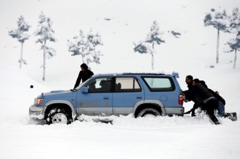 Número de mortes devido à forte queda de neve no Afeganistão sobe para 54