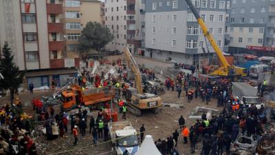 Número de mortos após colapso de prédio na Turquia sobe para 16