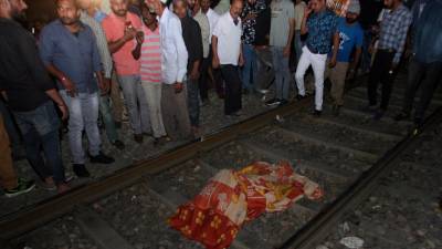 Número de mortos em atropelamento ferroviário na Índia sobe para 58