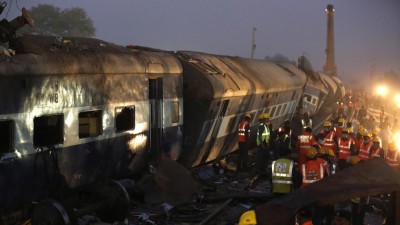 Número de mortos em descarrilamento de comboio na Índia sobe para 120