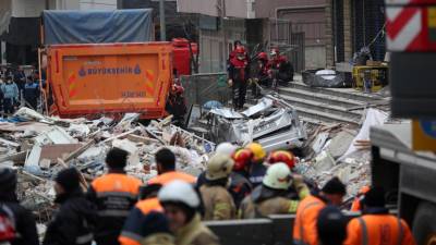 Número de mortos em desmoronamento de prédio na Turquia sobe para 11