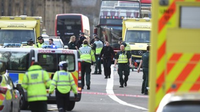 Número de mortos em Londres sobe para dois após morte de polícia